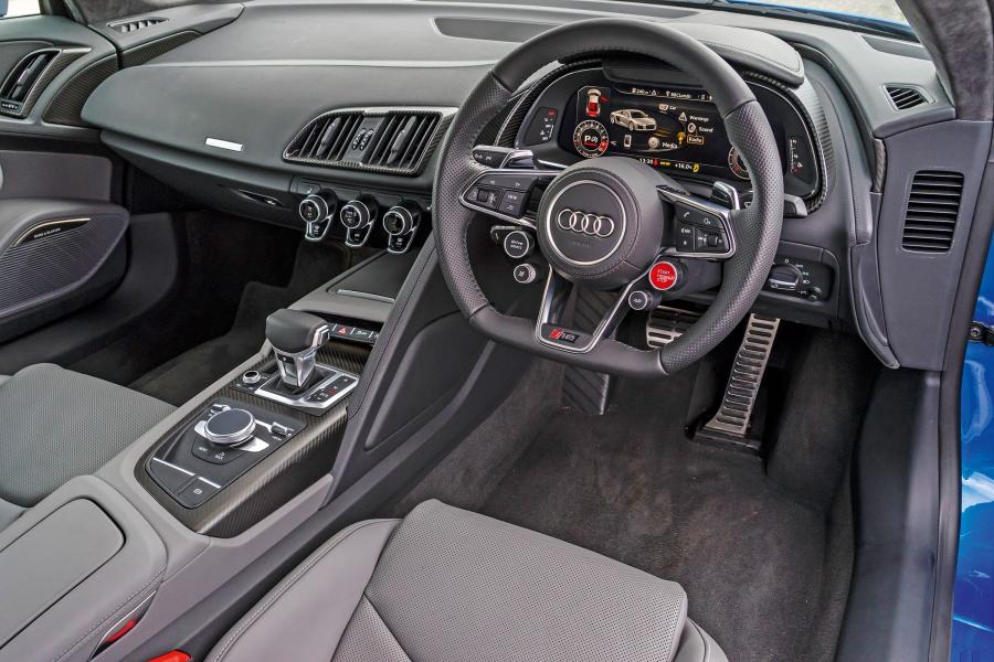 Торпедо Audi R8 V10 Plus 2015 года  (UK) (фото 6 из 31)